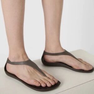 Crocs Size 8 Serena Sexi Sandals Black Thong Strappy Slingback T-Strap Sexy